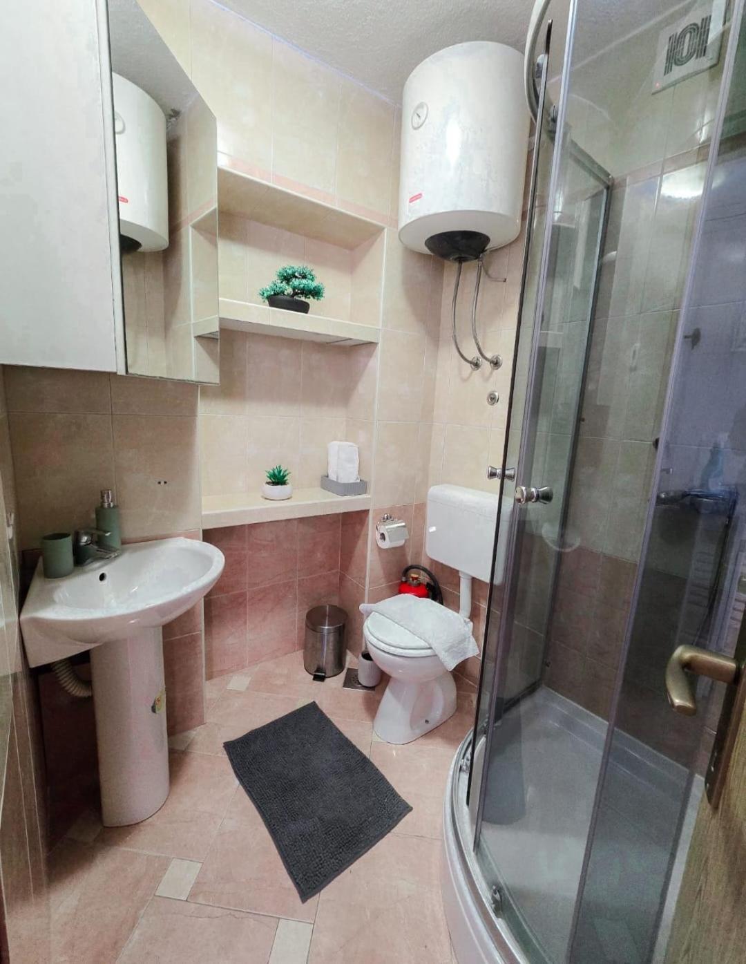 Private Bedroom With Bathroom Baška Voda Exteriér fotografie