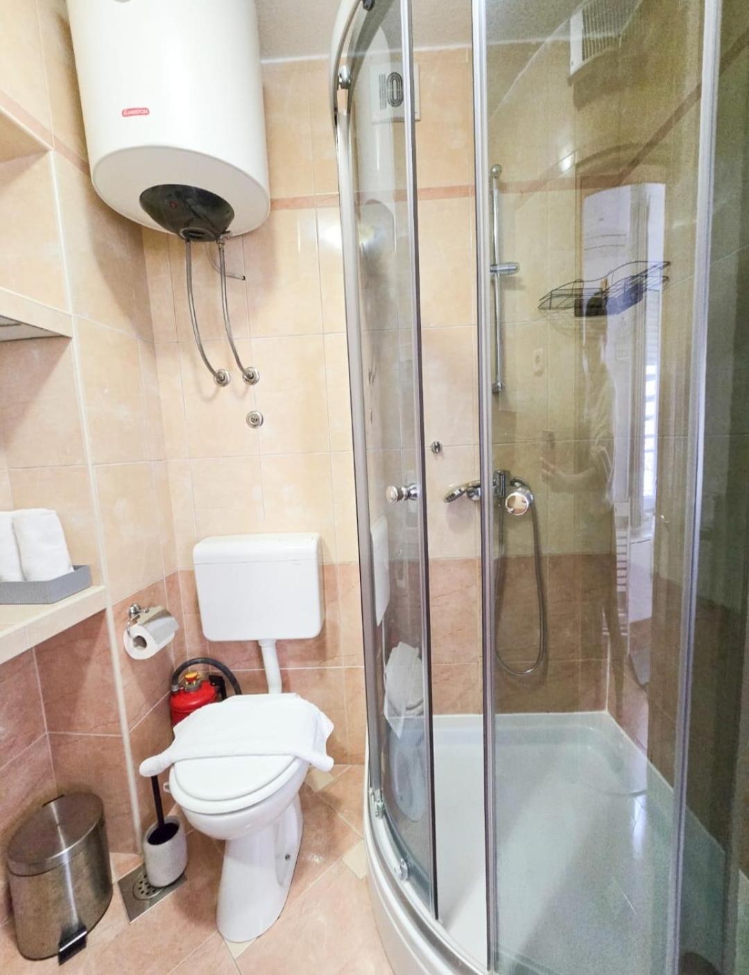 Private Bedroom With Bathroom Baška Voda Exteriér fotografie