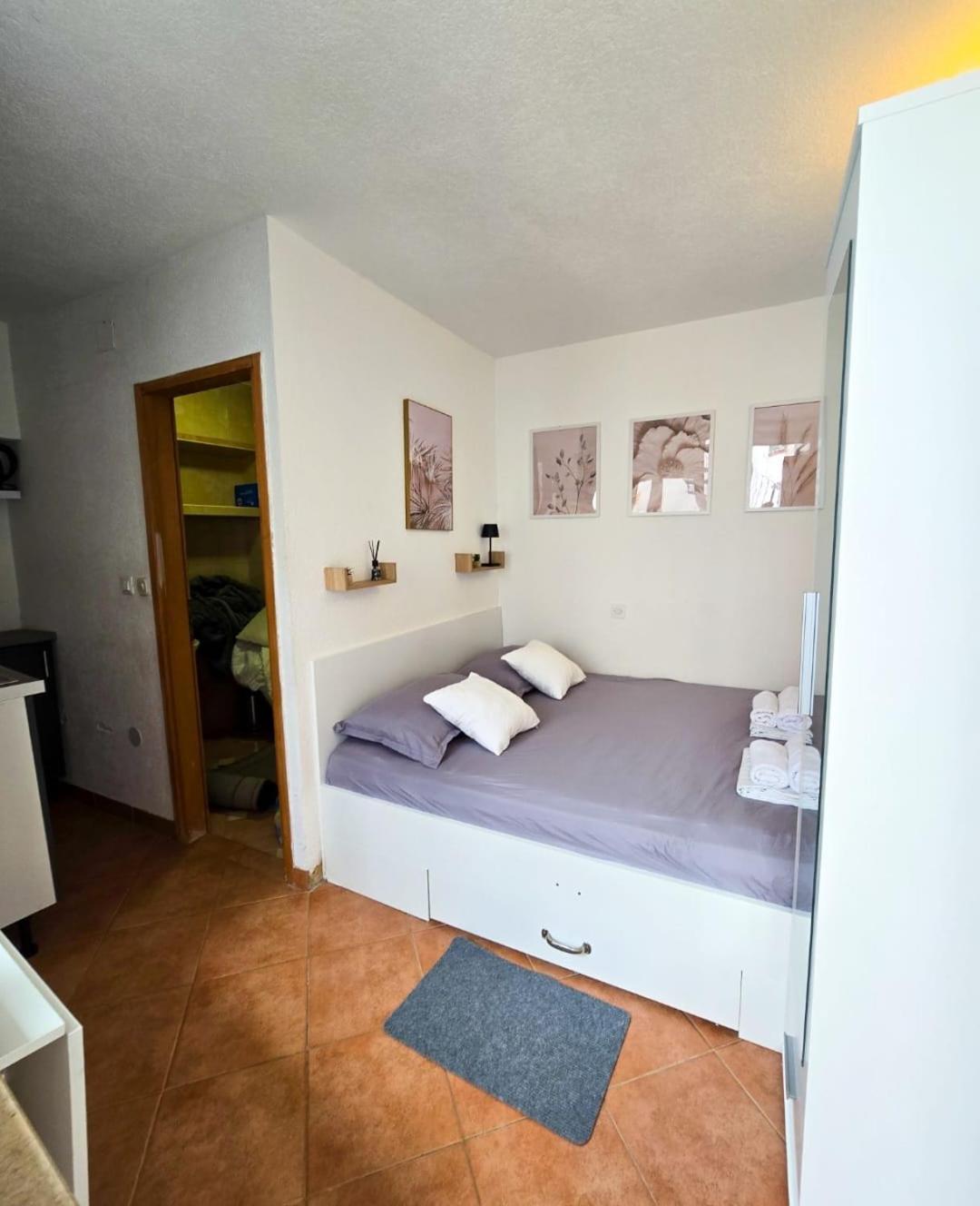 Private Bedroom With Bathroom Baška Voda Exteriér fotografie