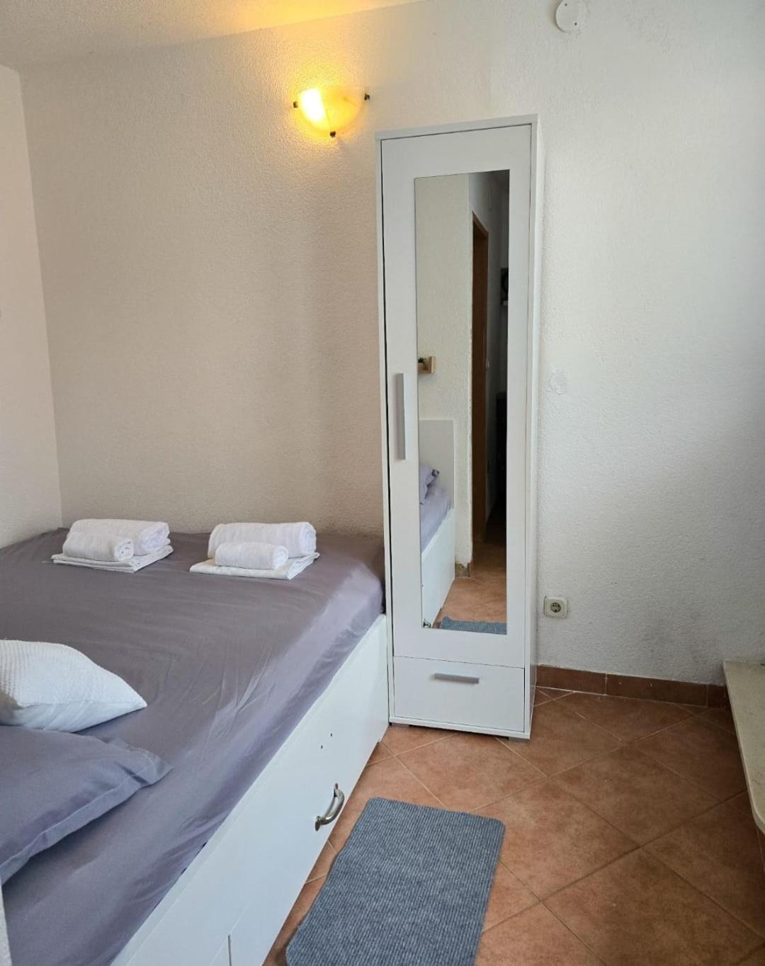 Private Bedroom With Bathroom Baška Voda Exteriér fotografie